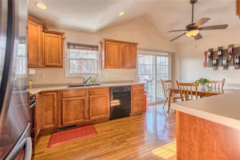 56 Fourth St, Irwin, PA 15642 photo 9