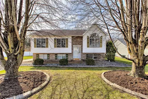 56 Fourth St, Irwin, PA 15642