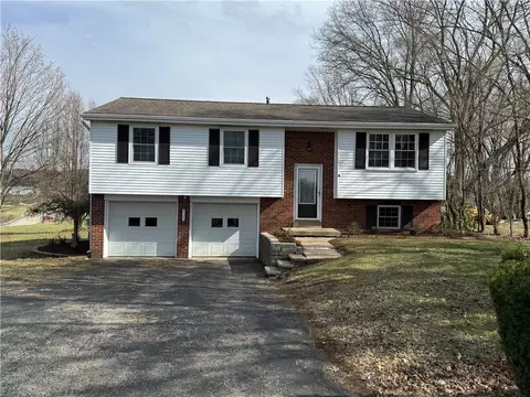 17 Hunter Rd, Blairsville, PA 15717