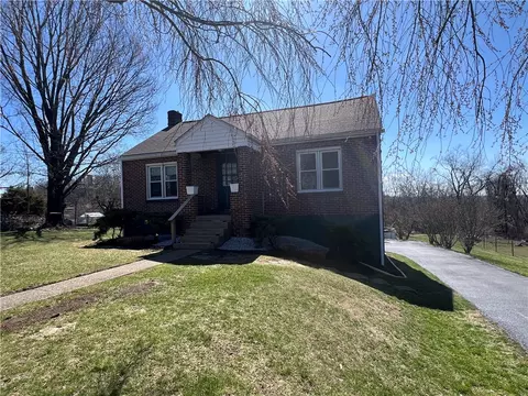 6 Virginia Dr, Mckeesport, PA 15133