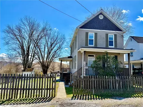 12 Market St, Fredericktown, PA 15333