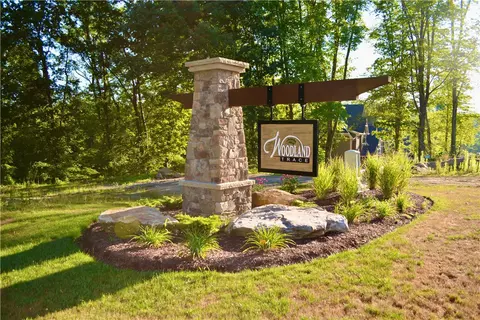 146 Lynwood Dr, Evans City, PA 16033