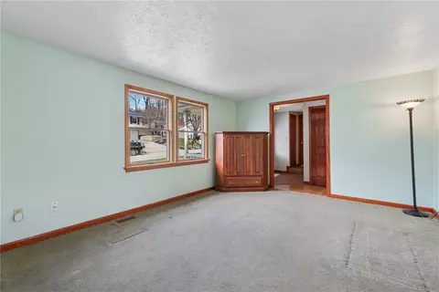 1855 Ivanhoe Dr, North Huntingdon, PA 15642 photo 4