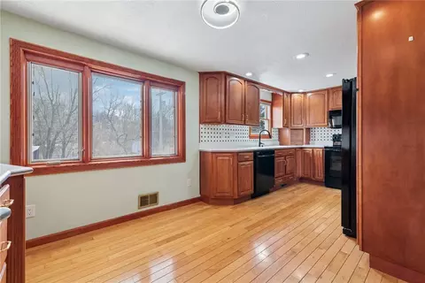 1855 Ivanhoe Dr, North Huntingdon, PA 15642 photo 9