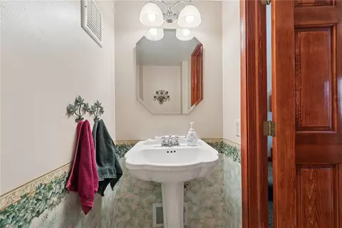 1855 Ivanhoe Dr, North Huntingdon, PA 15642 photo 11