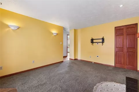 1855 Ivanhoe Dr, North Huntingdon, PA 15642 photo 12