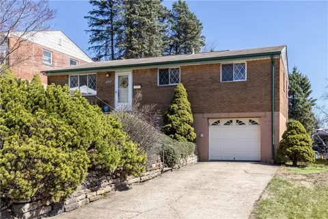 212 Parklane Dr, Braddock, PA 15104