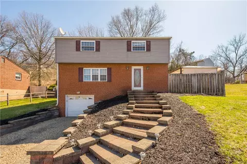 647 Harborview Dr, Pittsburgh, PA 15239