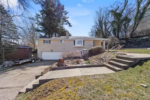211 Vivian Dr, Homestead, PA 15120