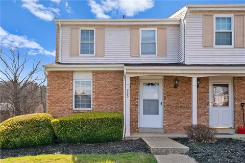 225 E Commons Dr, Cranberry Township, PA 16066