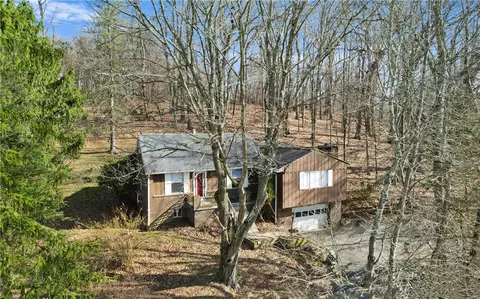 126 Waynesburg Rd, Washington, PA 15301