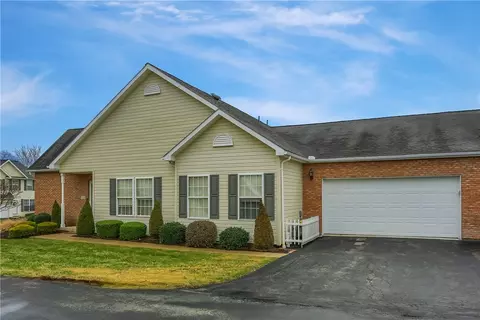 128 Oak St #B, Ellwood City, PA 16117