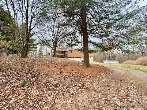 482 Sand Rd, Parker, PA 16049 photo 2