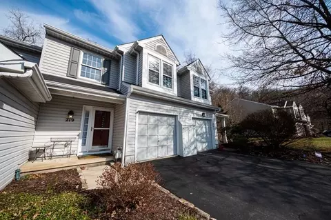 219 Commons Dr, Oakmont, PA 15139