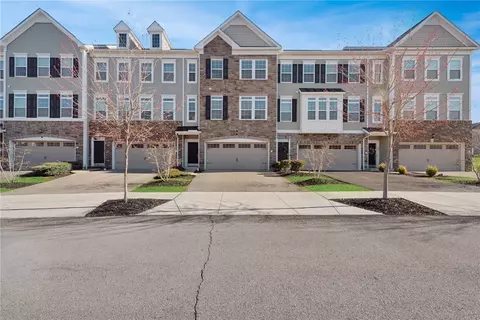 204 Eagle Dr, Cranberry Township, PA 16066