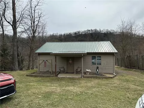 249 Clinton Rd, Freeport, PA 16229