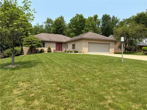 129 Lakeshore Dr, Butler, PA 16001