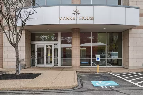 5570 Centre Ave #309, Pittsburgh, PA 15232