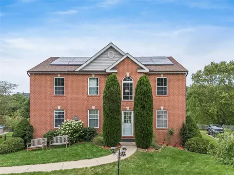 482 Shelbourne Dr, Pittsburgh, PA 15239