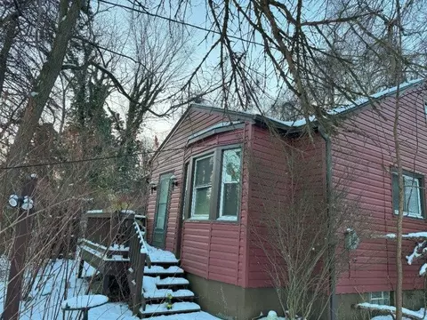 42 Forest Rd, Ambridge, PA 15003
