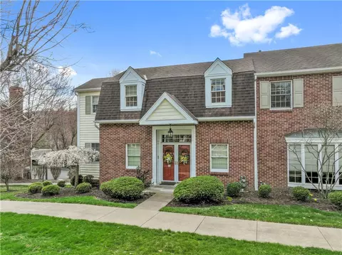 105 Bayberry Ct, Canonsburg, PA 15317