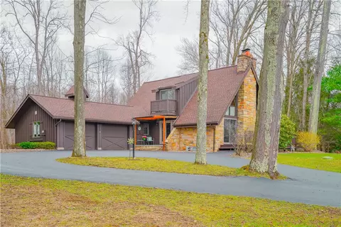 809 Enterprise Rd, Grove City, PA 16127