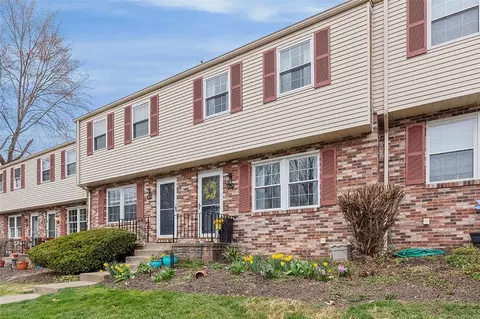 315 Laporte Ct, Cranberry Township, PA 16066