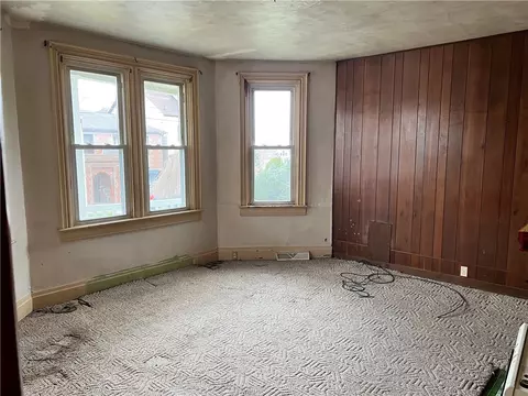 Living - 313 E 9th Ave, Tarentum, PA 15084 photo 4 of 6