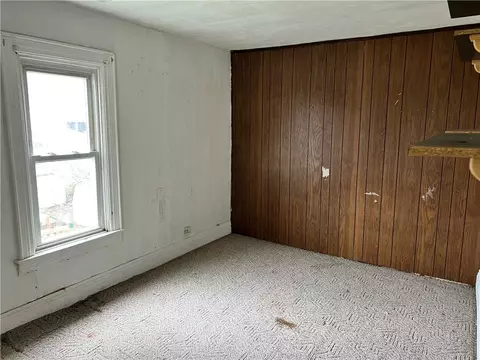 Bedroom - 313 E 9th Ave, Tarentum, PA 15084 photo 2 of 4
