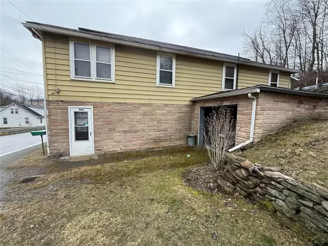 904 S Main St, Hollsopple, PA 15935