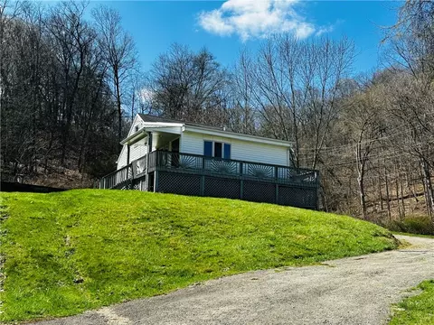 1002 Lewis Run Rd, Jefferson Hills, PA 15025