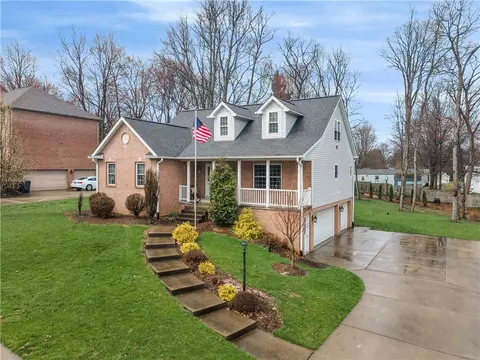420 Settlers Village Cir, Cranberry Township, PA 16066