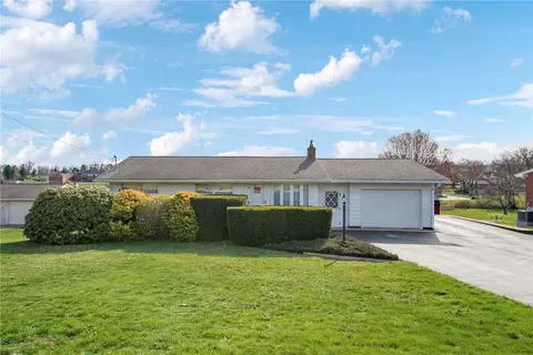 1144 W Laurel Cir, Mount Pleasant, PA 15666