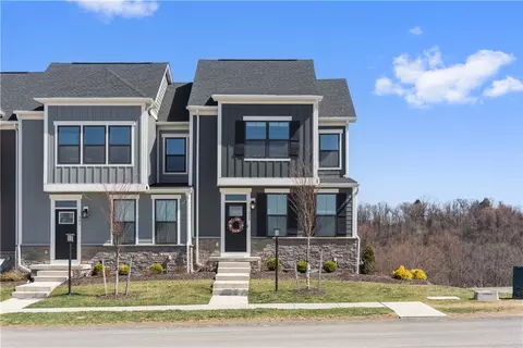203 Marketplace Ave, Coraopolis, PA 15108