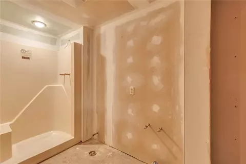 Bath - 119 Chambers Dr, Monaca, PA 15061 photo 3 of 3