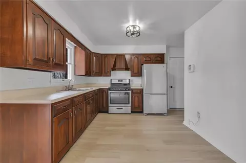 Entry Way - 119 Chambers Dr, Monaca, PA 15061 photo 2 of 2