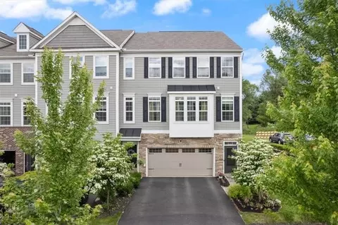 245 Eagle Dr, Cranberry Township, PA 16066