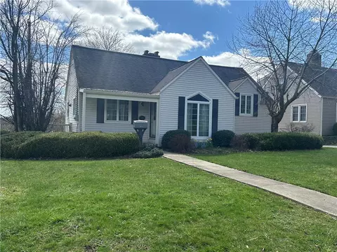 819 California Ave, Ellwood City, PA 16117