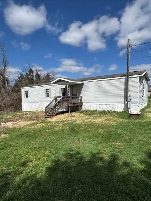 14 Picketts Ln, Connellsville, PA 15425