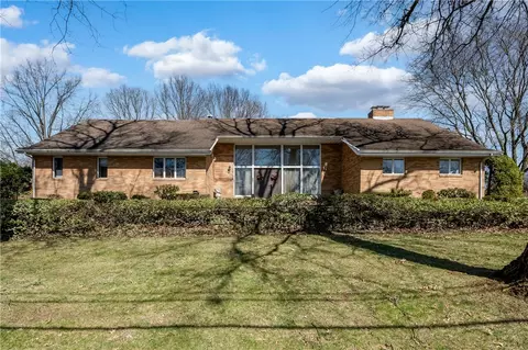 1695 Highland Rd, Sharon, PA 16146