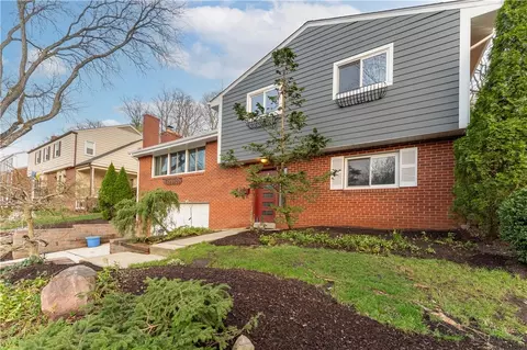208 Vee Lynn Dr, Pittsburgh, PA 15228