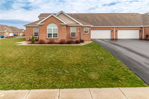 104 Essex Ct, Evans City, PA 16033