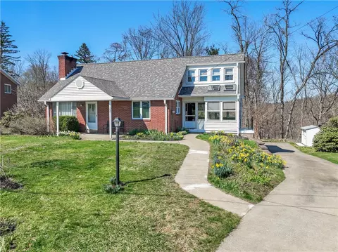 121 Crandon Cir, Beaver, PA 15009