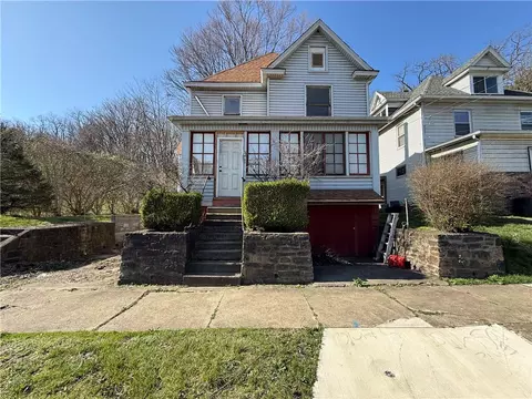 709 N Cedar St, New Castle, PA 16102