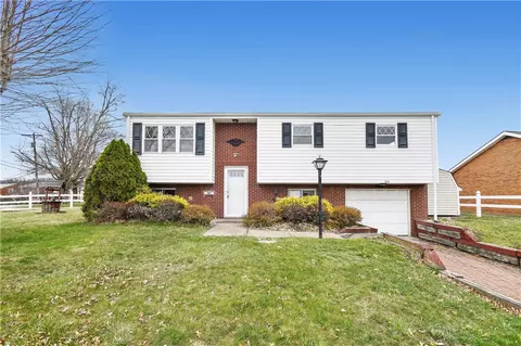 99 Longvue Dr, White Oak, PA 15131