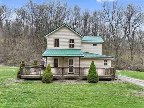 745 Belton Rd, Ellwood City, PA 16117