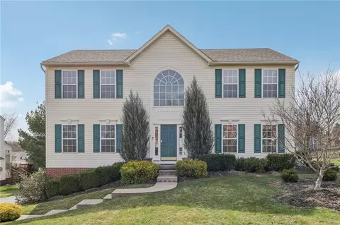 130 Hunters Run Dr, Coraopolis, PA 15108