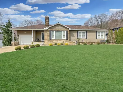 103 E Oakwood Way, New Castle, PA 16105
