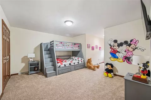 Bedroom - 8330 Delaware Ave, North Huntingdon, PA 15642 photo 4 of 6