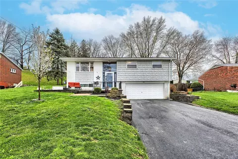 4059 Stratford Dr, Irwin, PA 15642